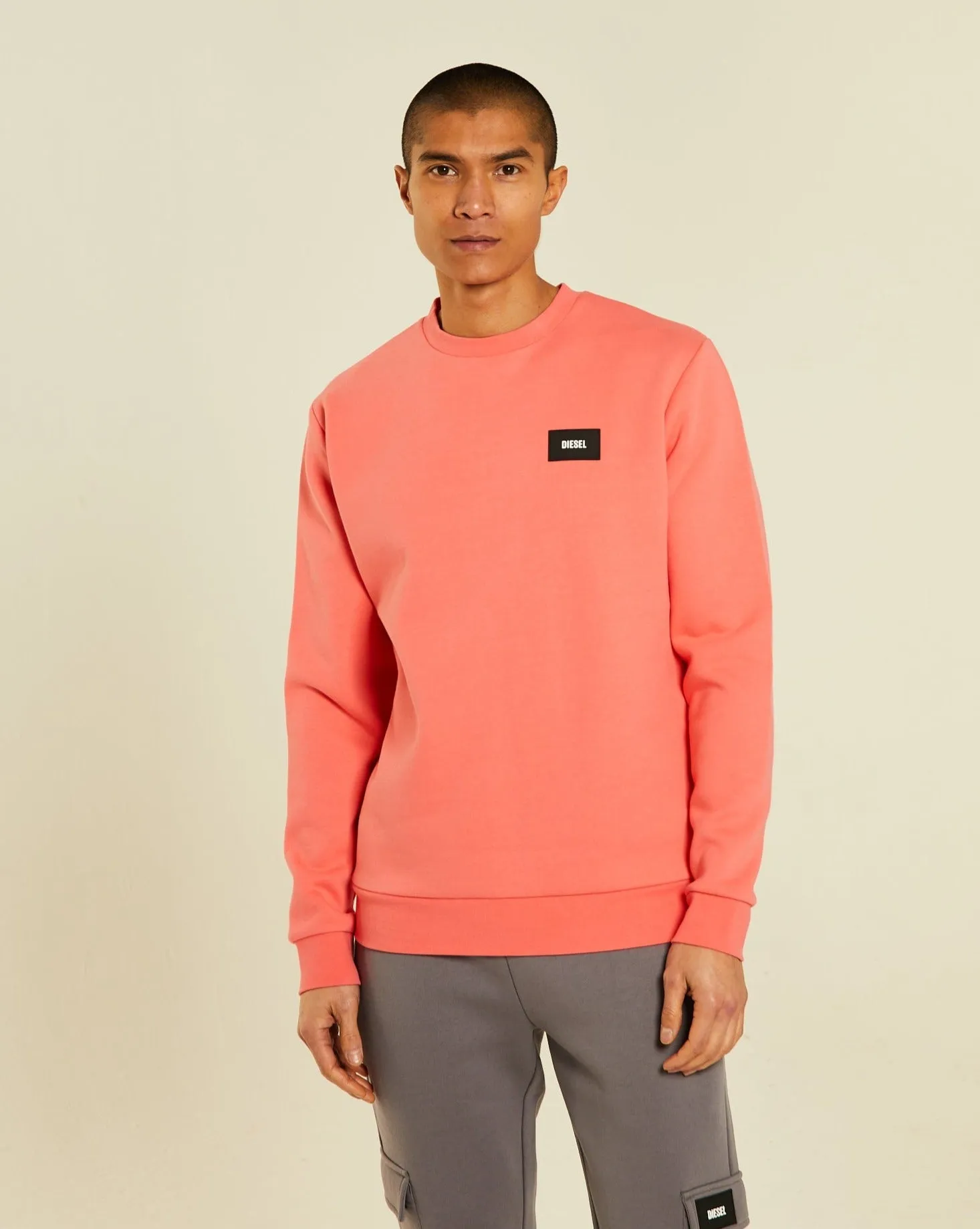 Sure! Here’s an optimized product title for the Davog Sweatshirt in Bright Peach:

Trendy Bright Peach Davog Sweatshirt for Ultimate Comfort and Style

This title highlights the products trendy nature, the color, and its appeal in terms of comfort and style.