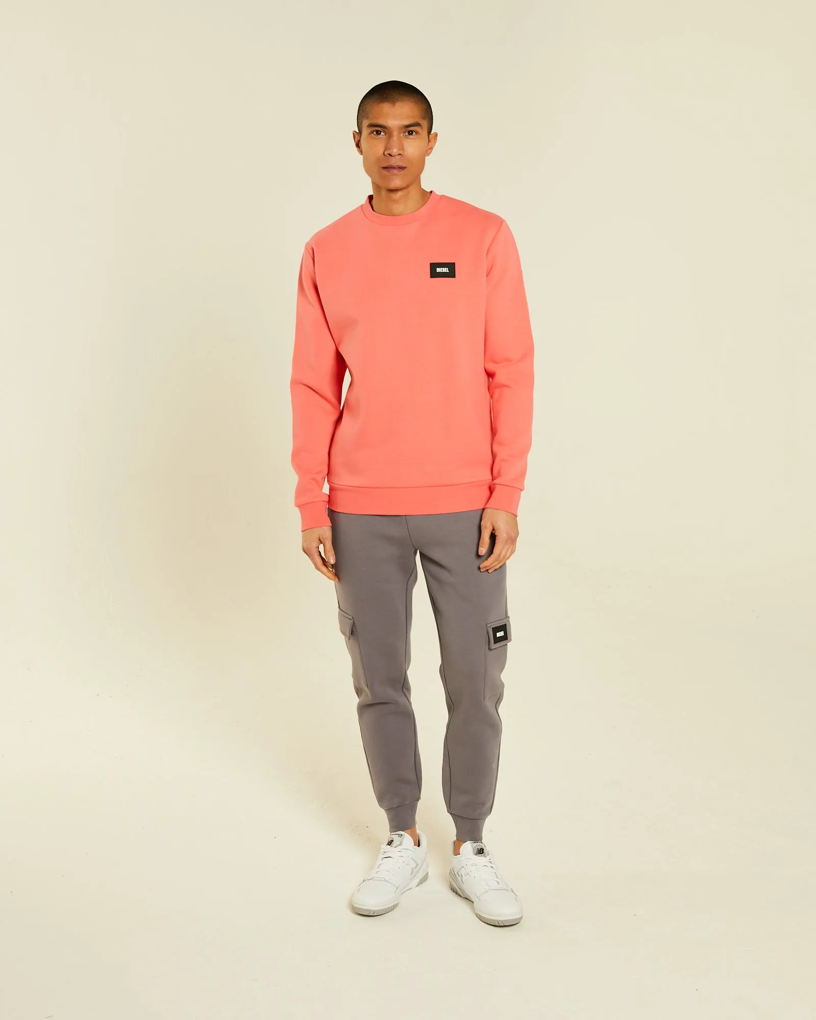 Sure! Here’s an optimized product title for the Davog Sweatshirt in Bright Peach:

Trendy Bright Peach Davog Sweatshirt for Ultimate Comfort and Style

This title highlights the products trendy nature, the color, and its appeal in terms of comfort and style.