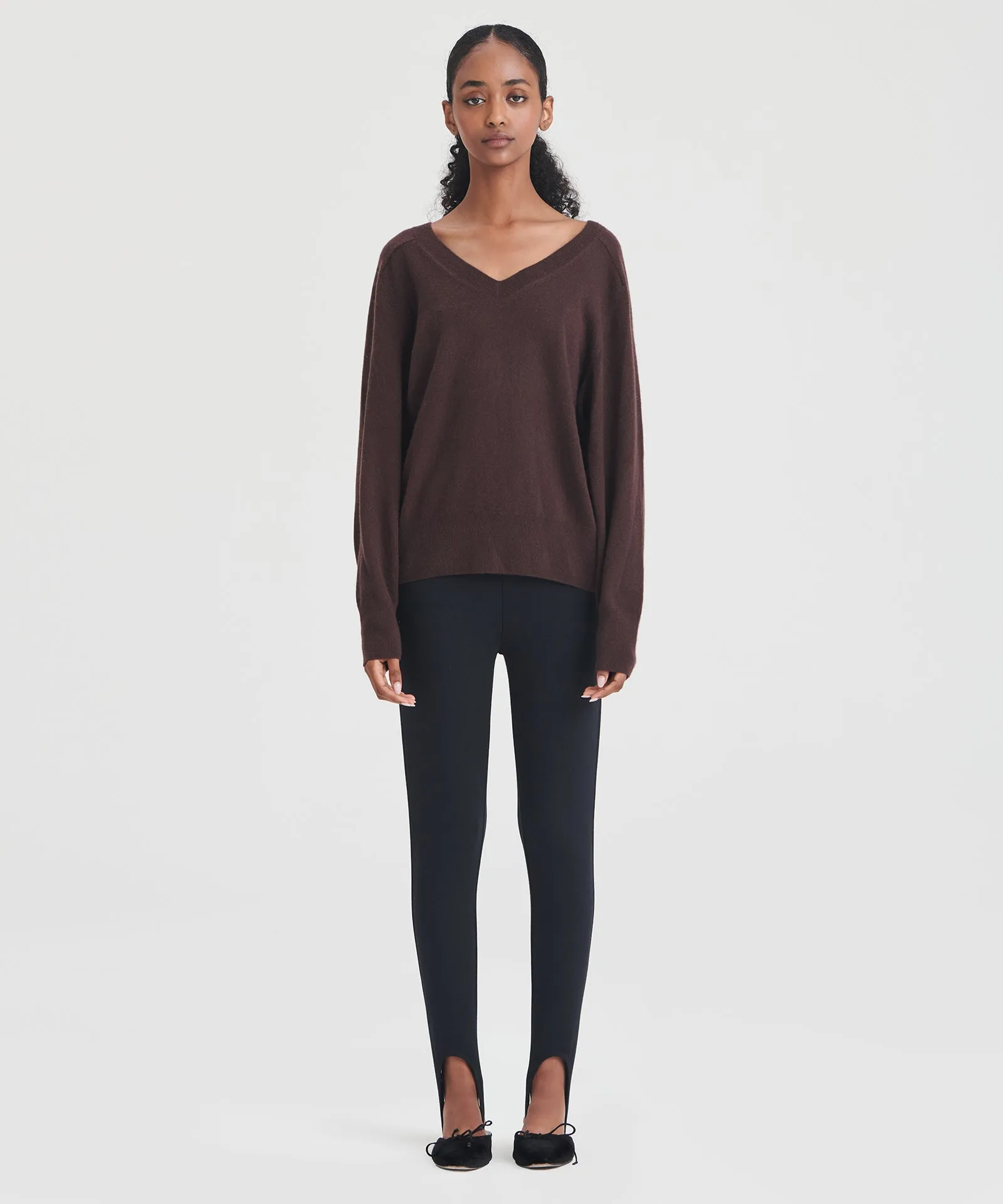 Premium Signature Relaxed-Fit V-Neck Cashmere Sweater