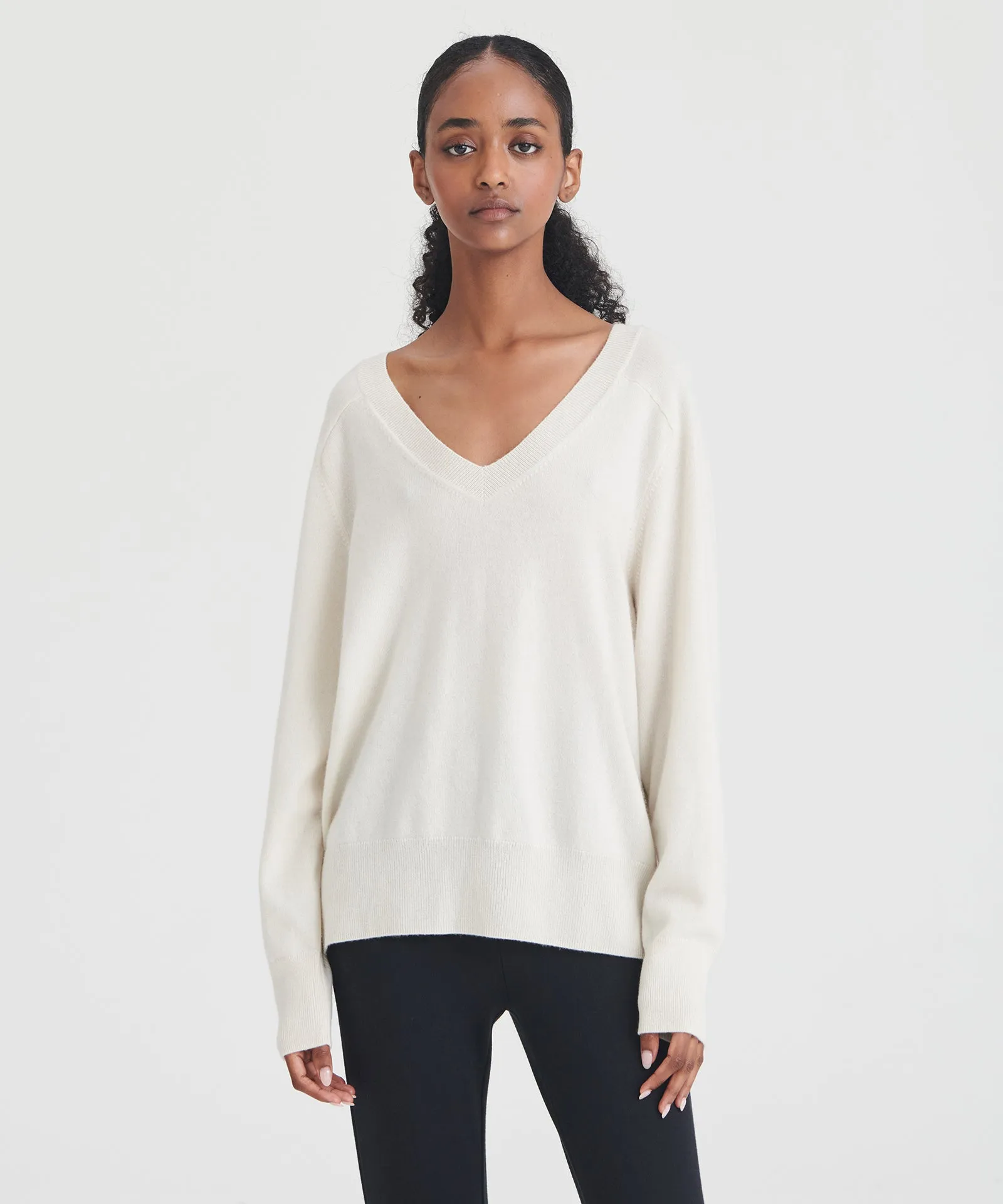 Premium Signature Relaxed-Fit V-Neck Cashmere Sweater