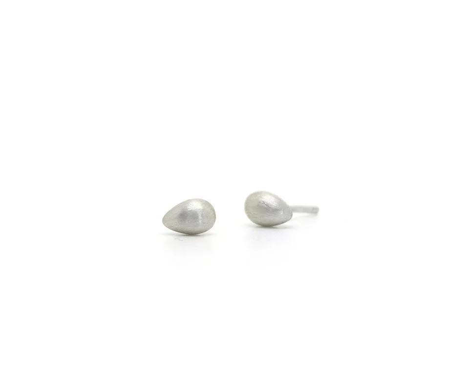 Tiny Egg studs bright silver