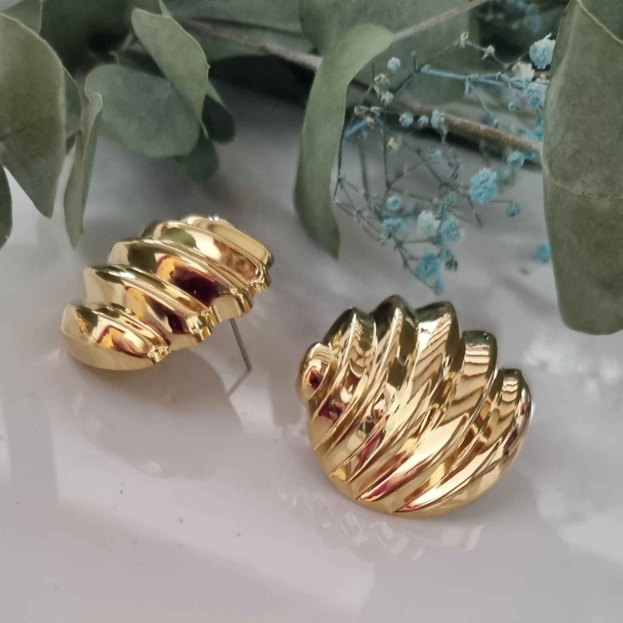 Vintage earrings - Bright gold