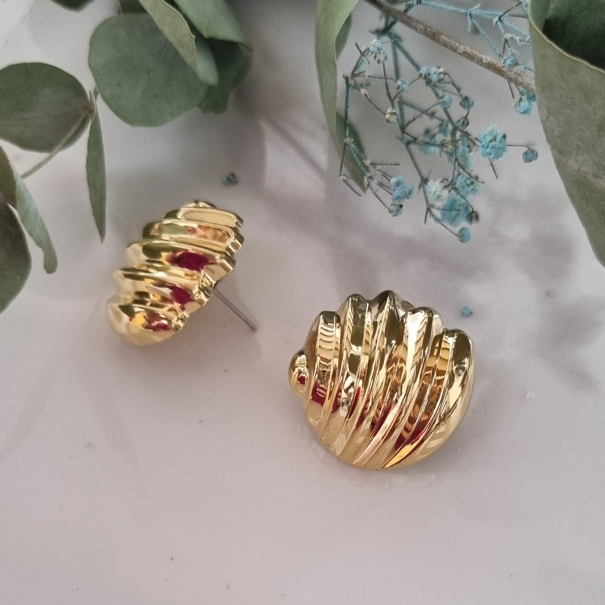 Vintage earrings - Bright gold